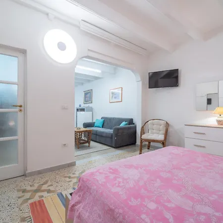 Bene Ennidhos House - Centro Storico Daire Alghero